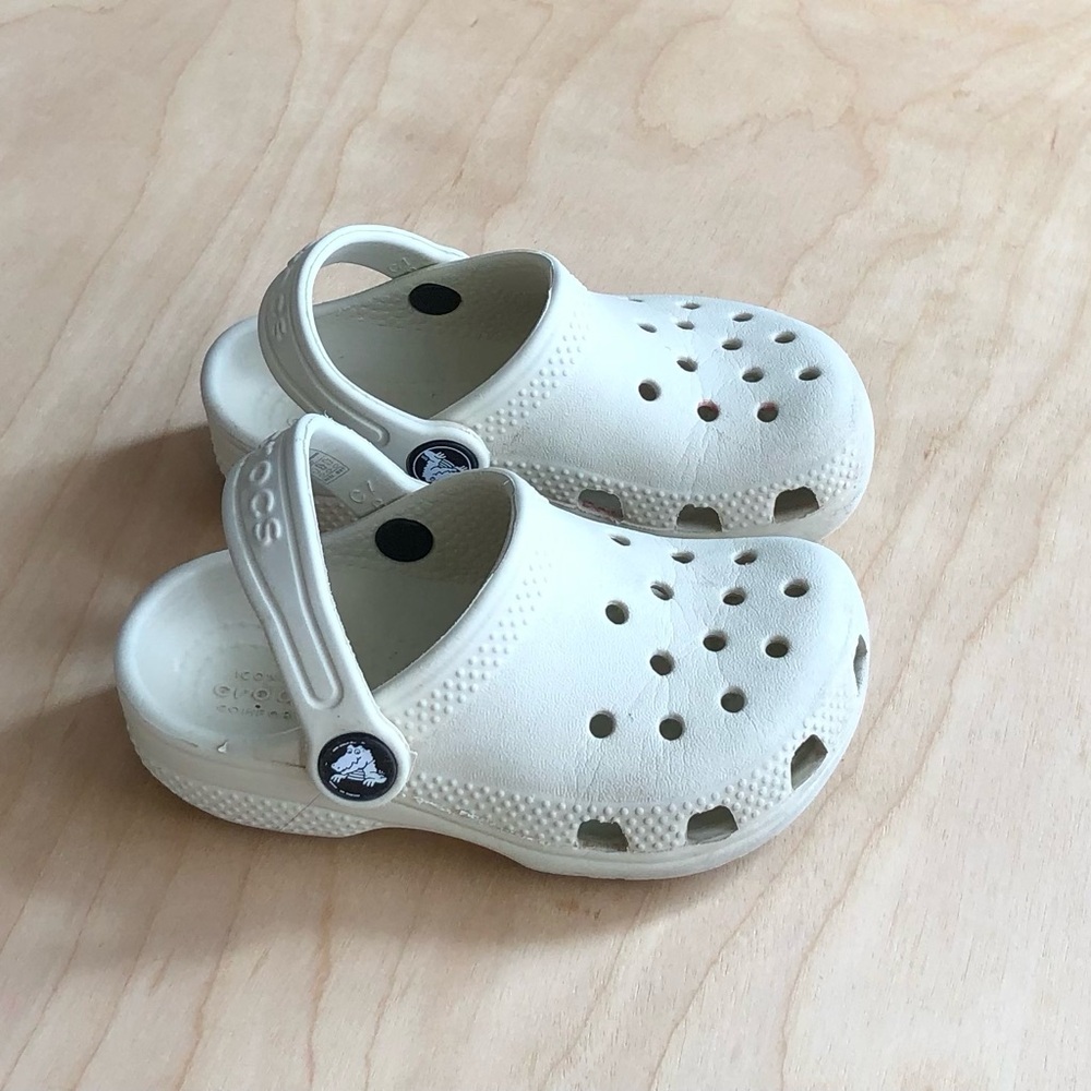 CROCS Classic Beige Clogs Girls Size 7C Comfort Breathable Water Resistant.